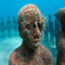 Photo géographique statue sous-marine